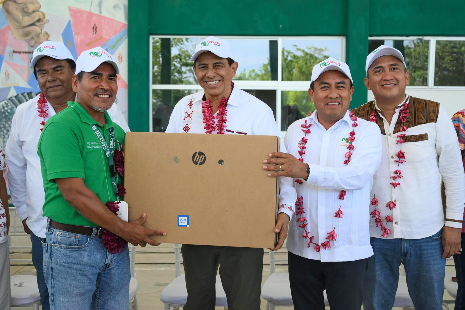 Transforman la educación en la Costa: Inauguran techado y entregan equipamiento tecnológico en el Plantel 12 Jamiltepec